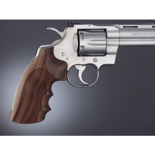 Colt Python: Checkered Hardwood Grip with Finger Grooves